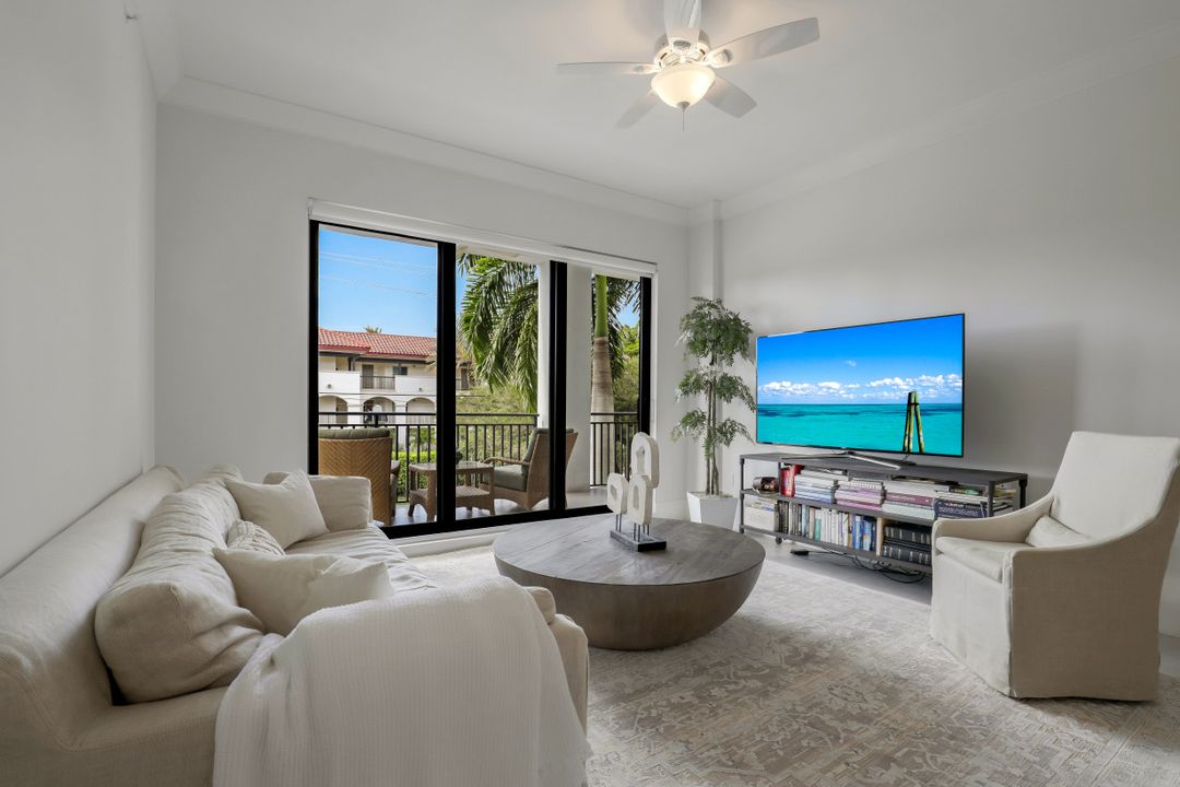 1035 3rd Ave S #203, Naples, FL 34102