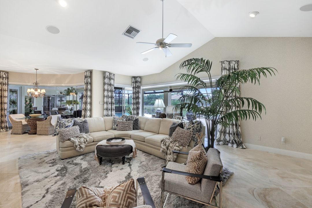 313 Chancery Cir, Naples, FL 34110