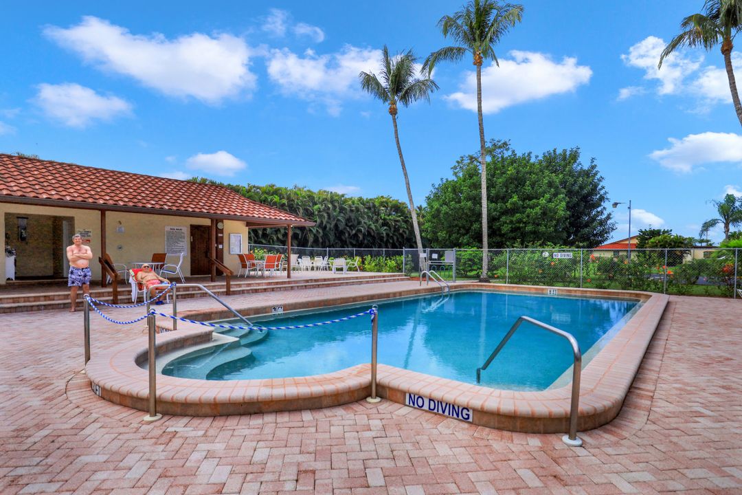 2091 Pine Isle Ln, Naples, FL 34112