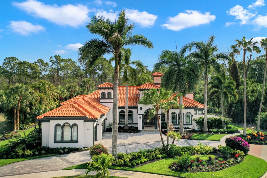 4642 Idylwood Ln, Naples, FL 34119