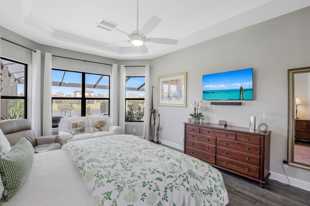 8669 Dilillo Ct, Naples, FL 34119