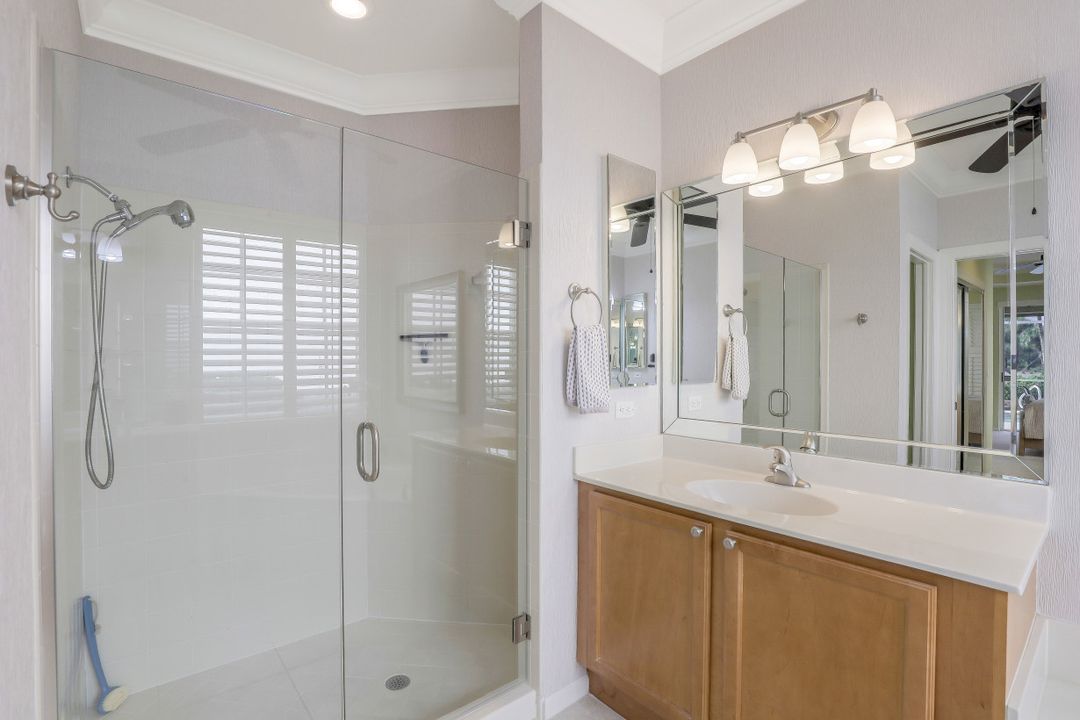 23181 Oakglen Ln, Bonita Springs, FL 34135