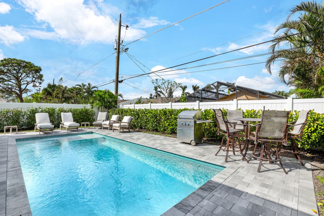 693 105th Ave N, Naples, FL 34108