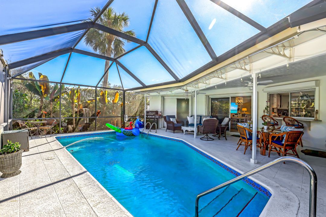 4459 Parrot Ave, Naples, FL 34104