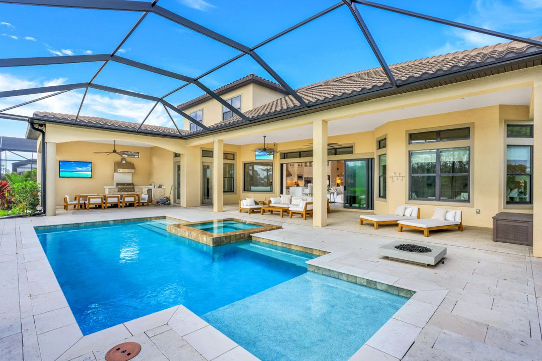 9086 Sorreno Ct, Naples, FL 34119