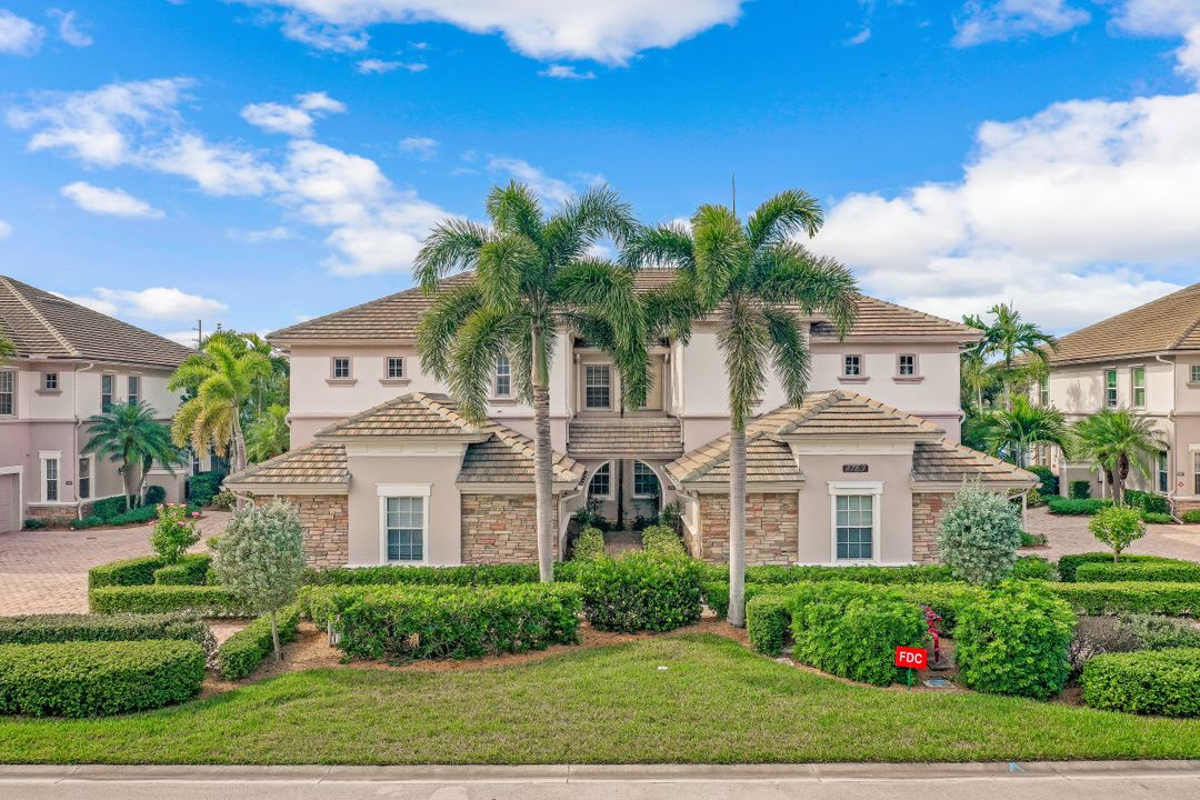 8763 Coastline Ct #101, Naples, FL 34120