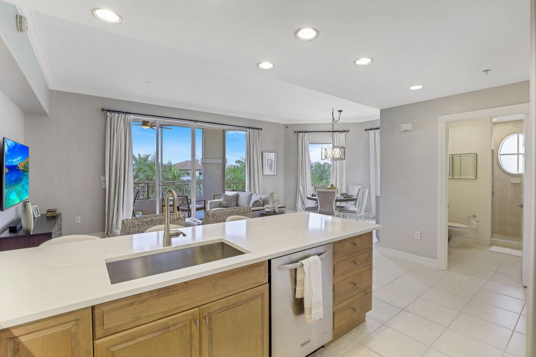 2738 Tiburon Blvd E #B-406, Naples, FL 34109