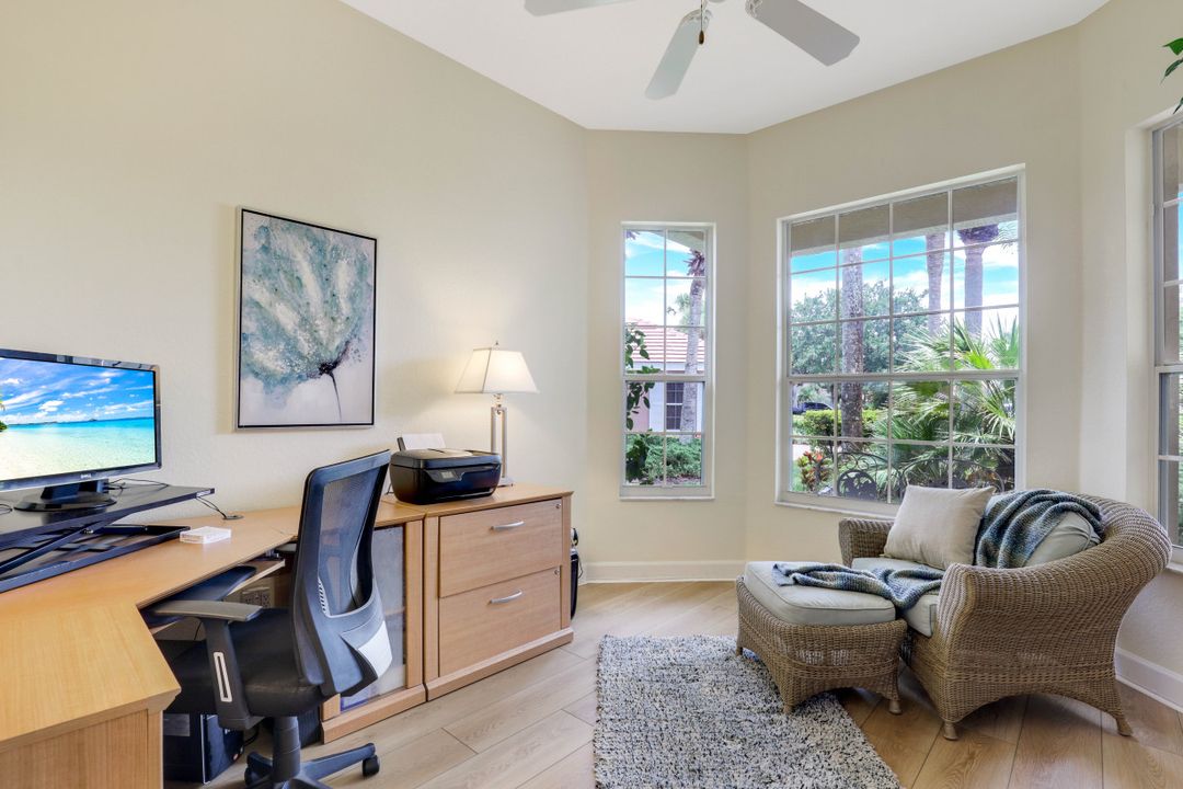 6082 Highwood Park Ct, Naples, FL 34110