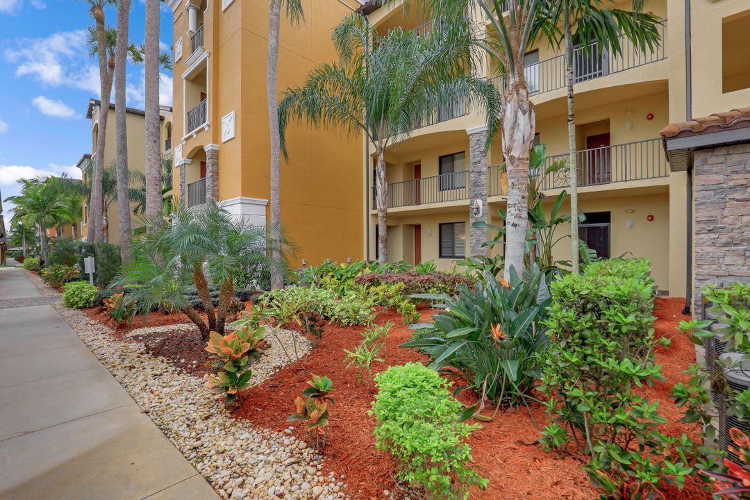 9727 Acqua Ct #415, Naples, FL 34113