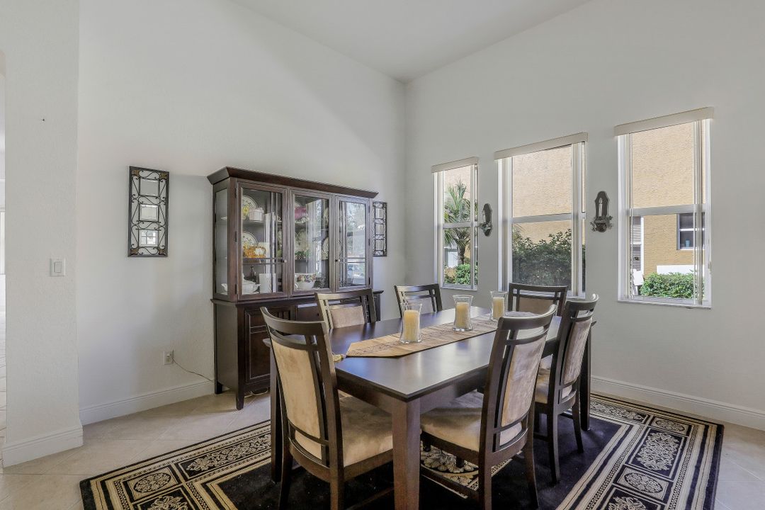 1985 Par Dr, Naples, FL 34120