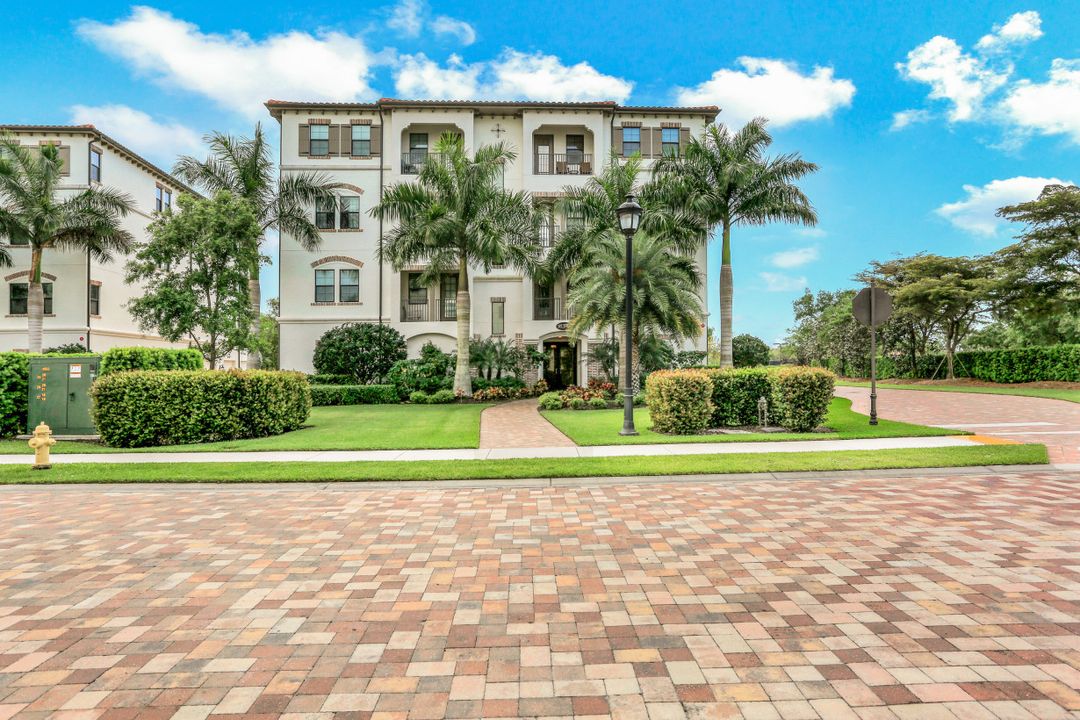 16390 Viansa Way #102, Naples, FL 34110
