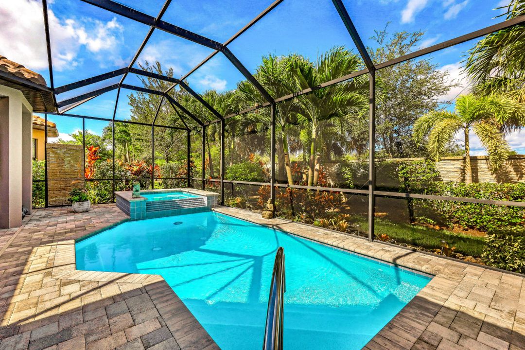 8447 Palacio Terrace W, Naples, FL 34114