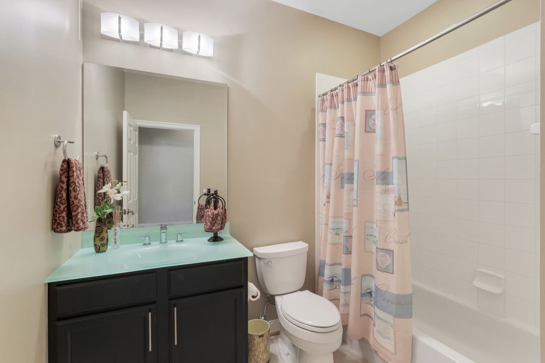 1916 Tarpon Bay Dr N, Naples, FL 34119