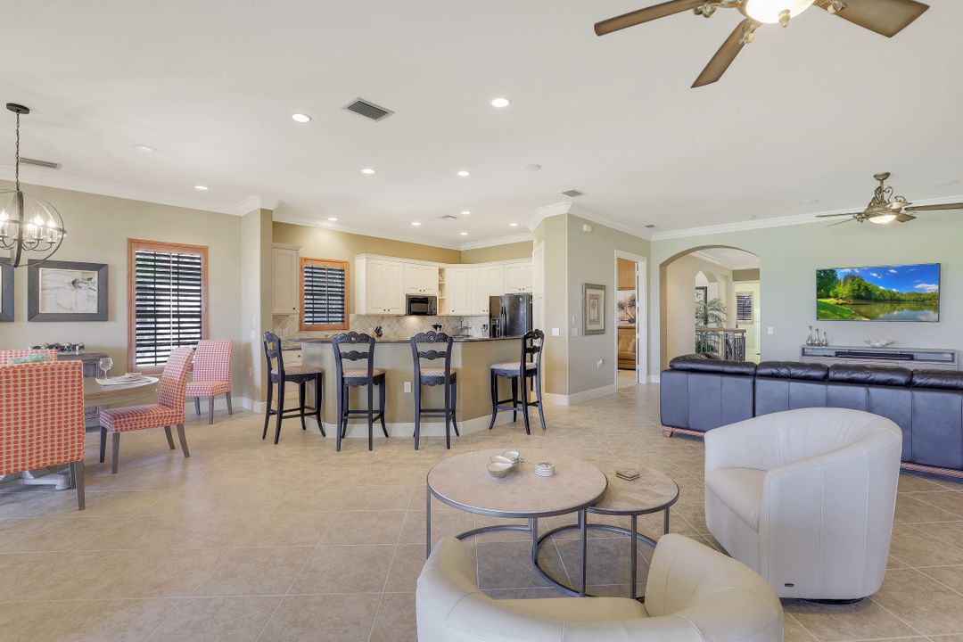 8997 Cherry Oaks Tr #202, Naples, FL 34114