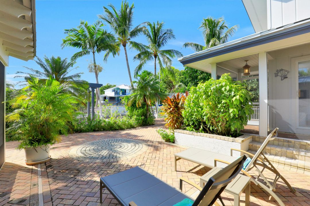 1154 Vernon Pl, Marco Island, FL 34145