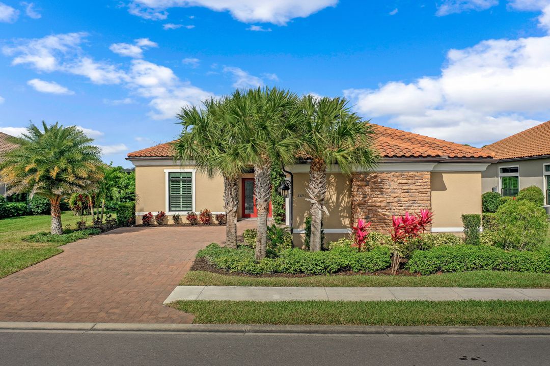 8651 Amour Ct, Naples, FL 34119