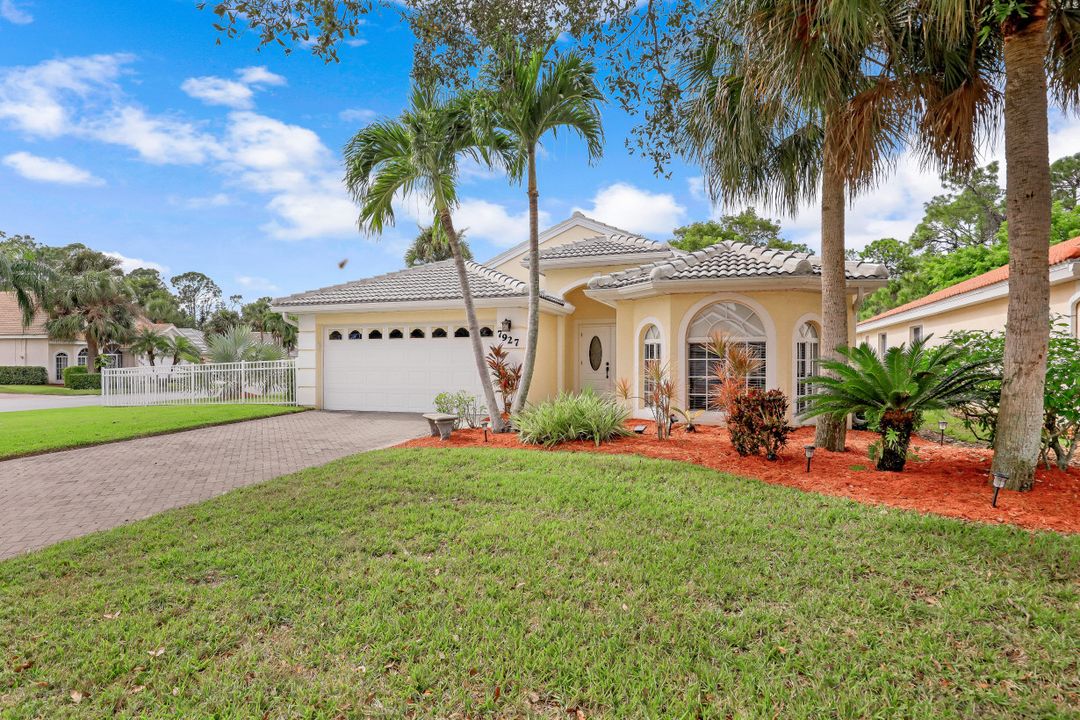 7927 Wexford Dr, Naples, FL 34104