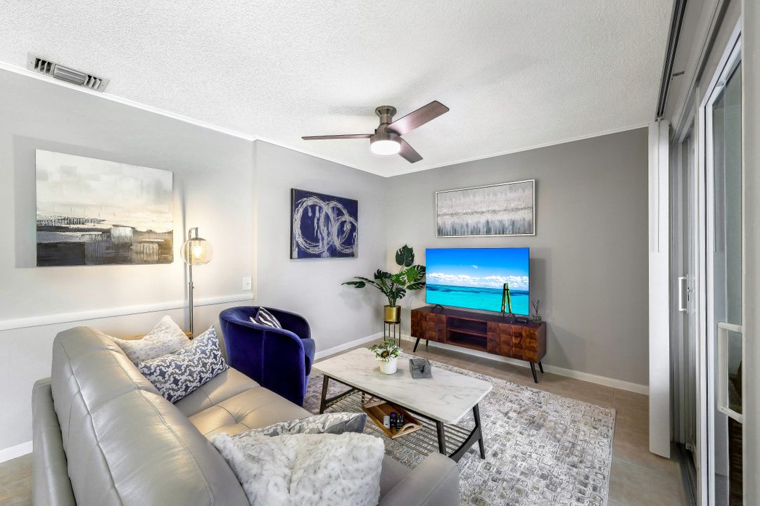 10095 7th St N #2, Naples, FL 34108