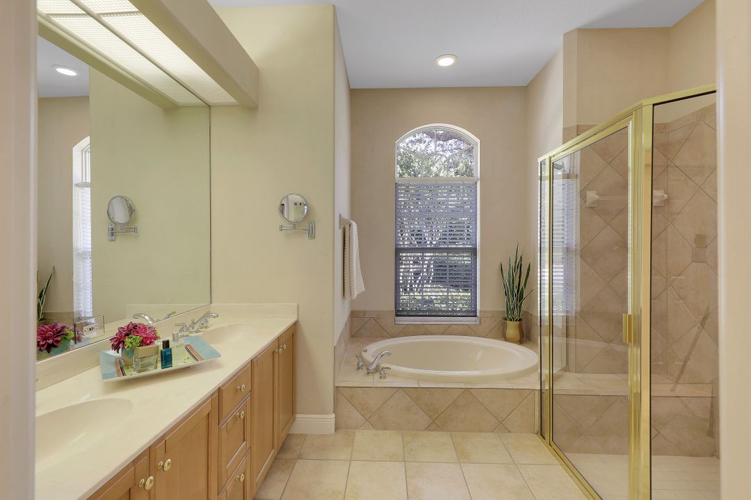 237 Charleston Ct, Naples, FL 34110