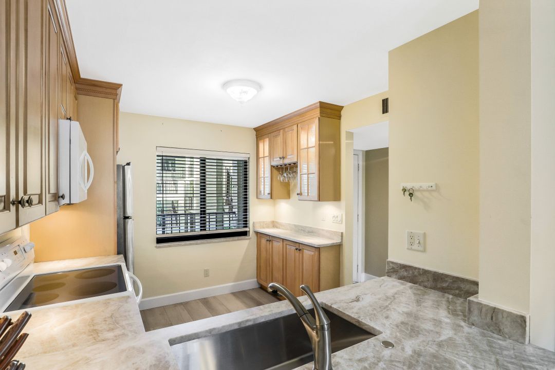 228 Fox Glen Dr APT 3202, Naples, FL 34104