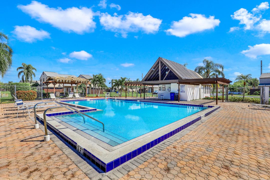 8815 Somerset Blvd, Fort Myers, FL 33919