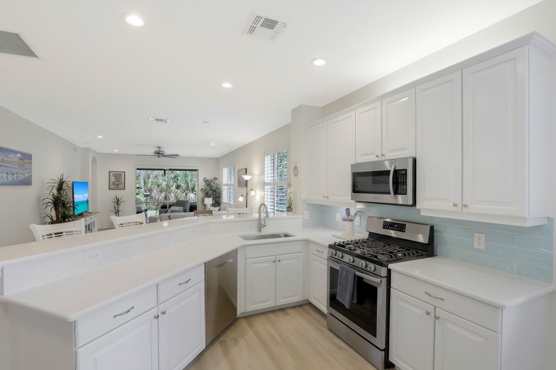 1903 Tarpon Bay Dr N, Naples, FL 34119