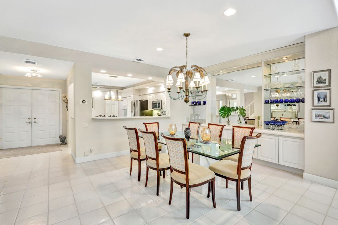 242 Edgemere Way E, Naples, FL 34105