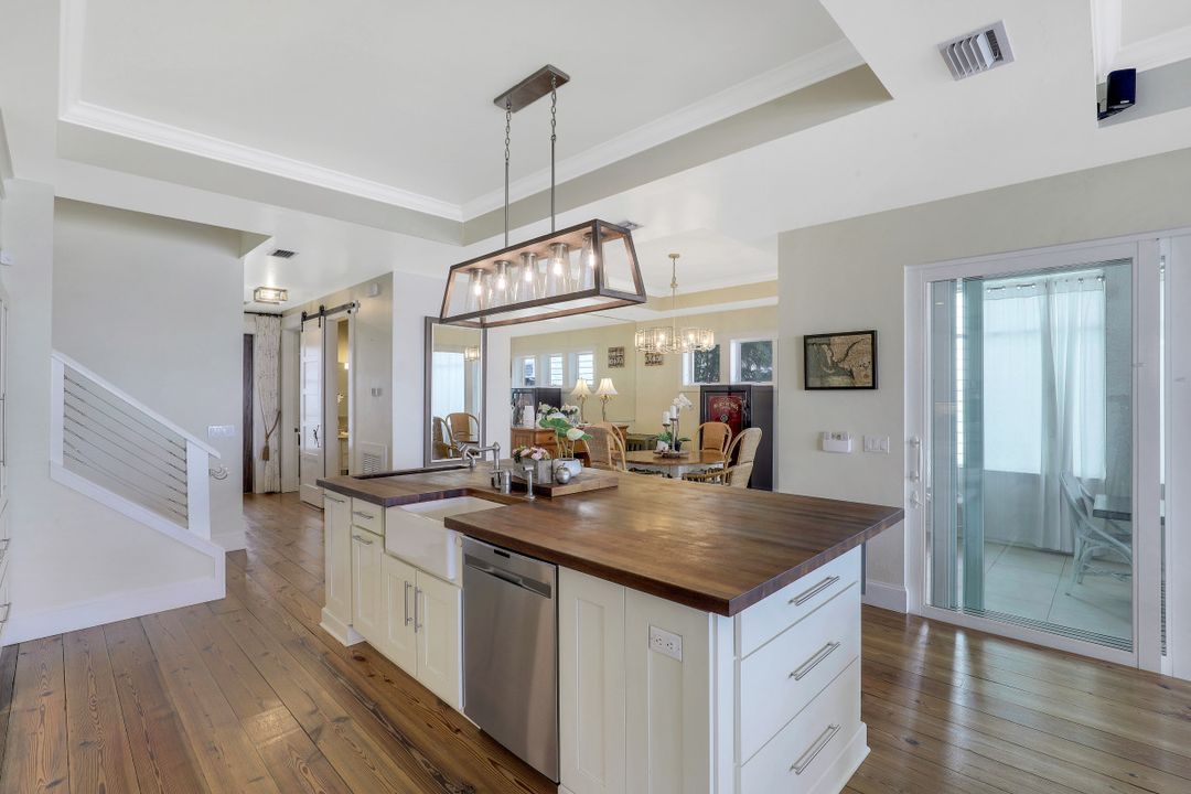 4559 E Riverside Dr, Fort Myers, FL 33905