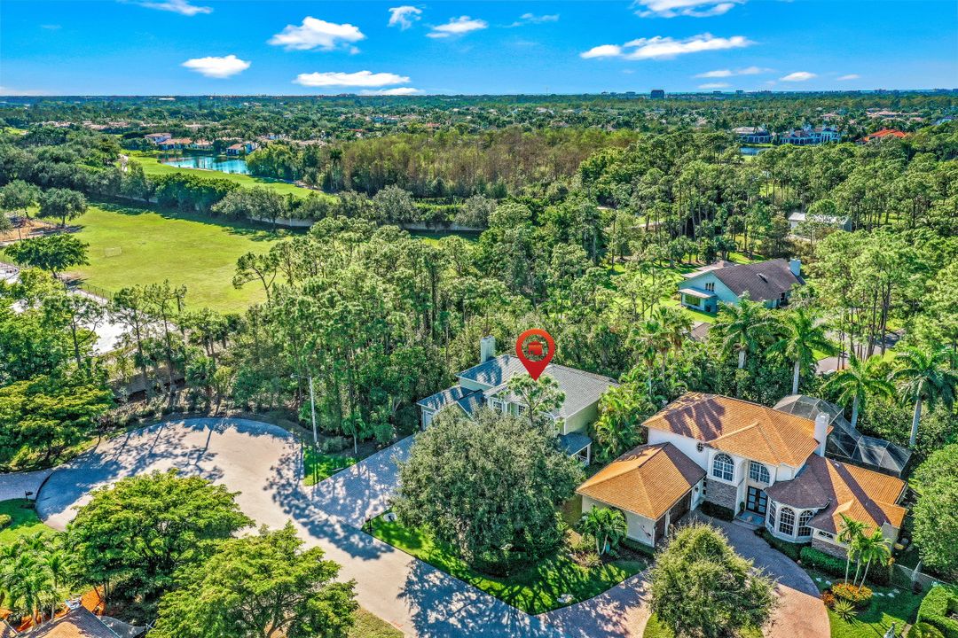 2850 Coach House Way, Naples, FL 34105