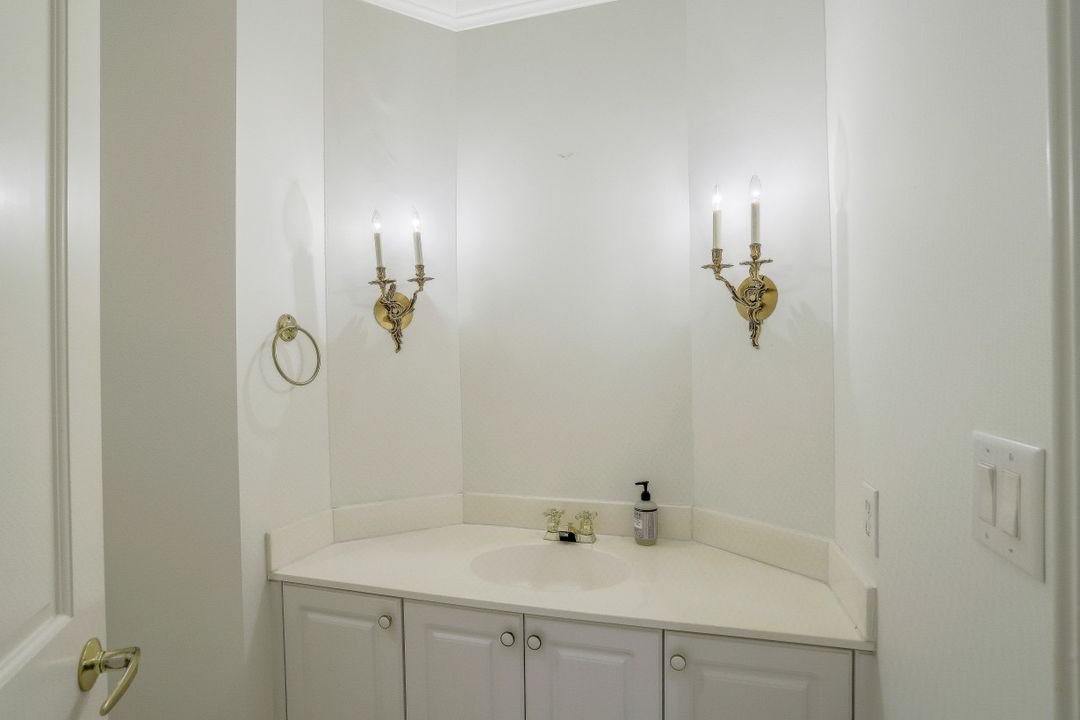 630 Via Mezner #1001, Naples, FL 34108