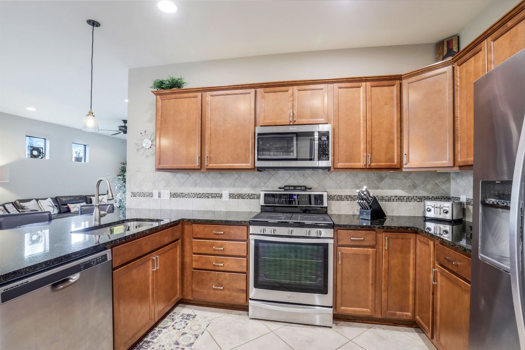 7594 Jacaranda Ln, Naples, FL 34114