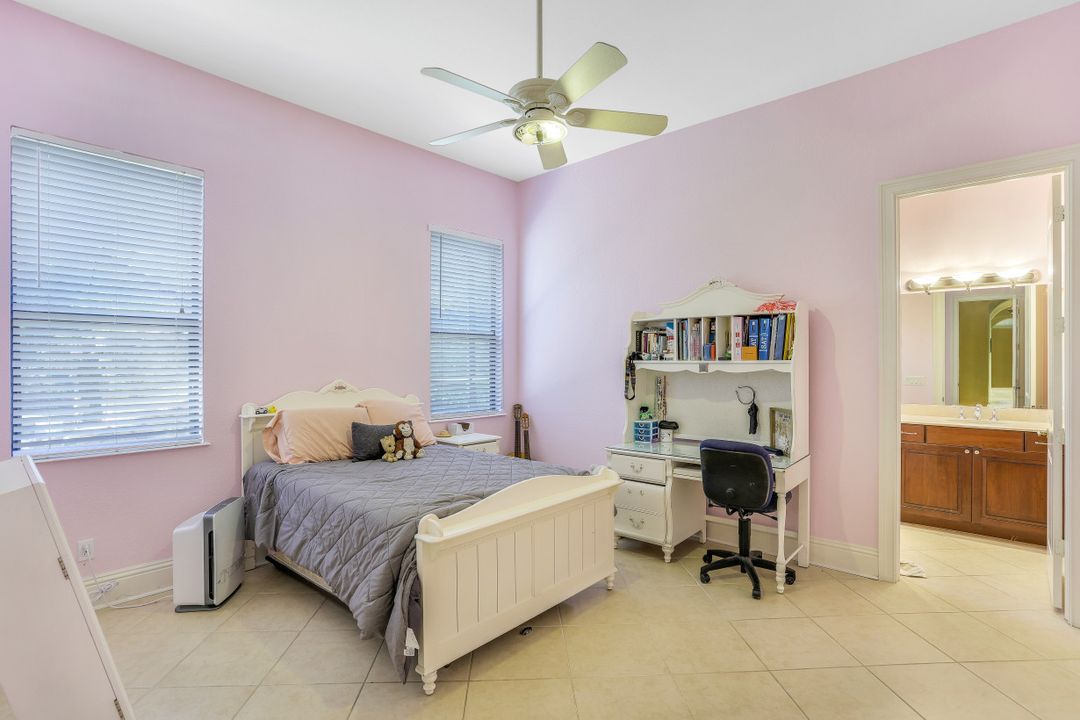 3645 7th Ave NW, Naples, FL 34120