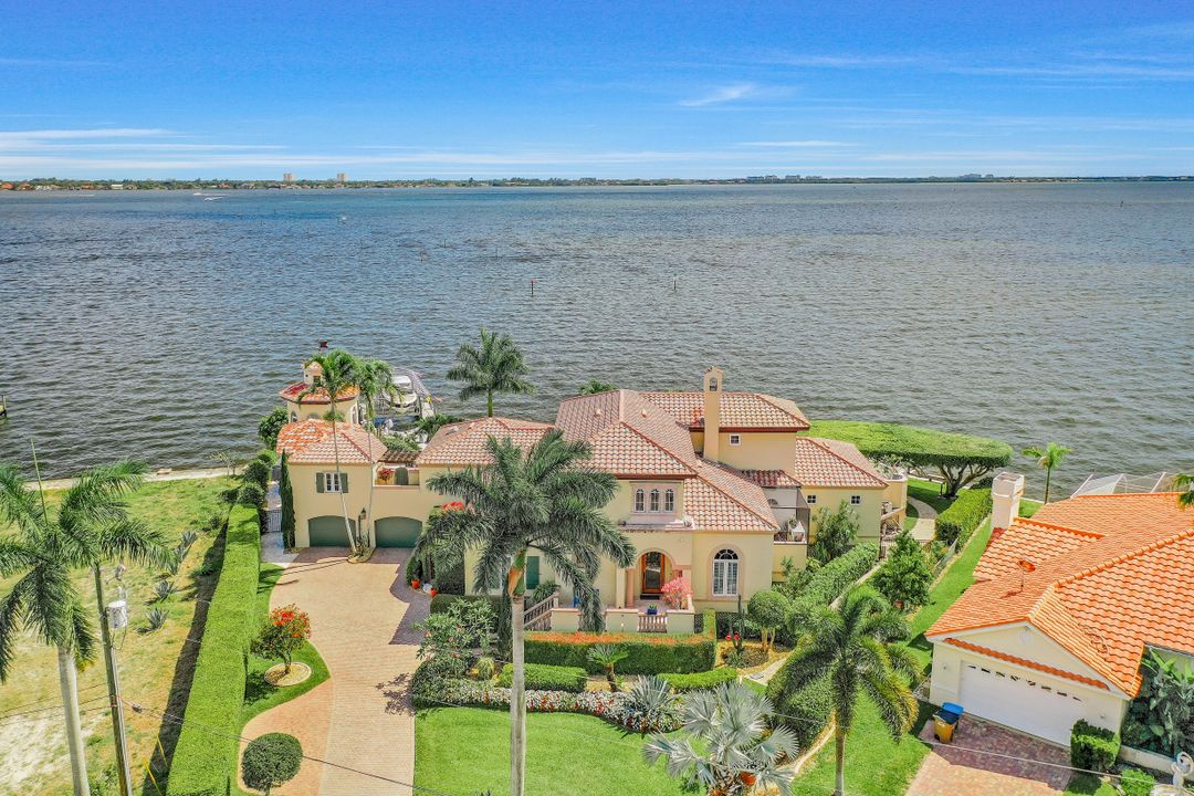 518 Coral Dr, Cape Coral, FL 33904