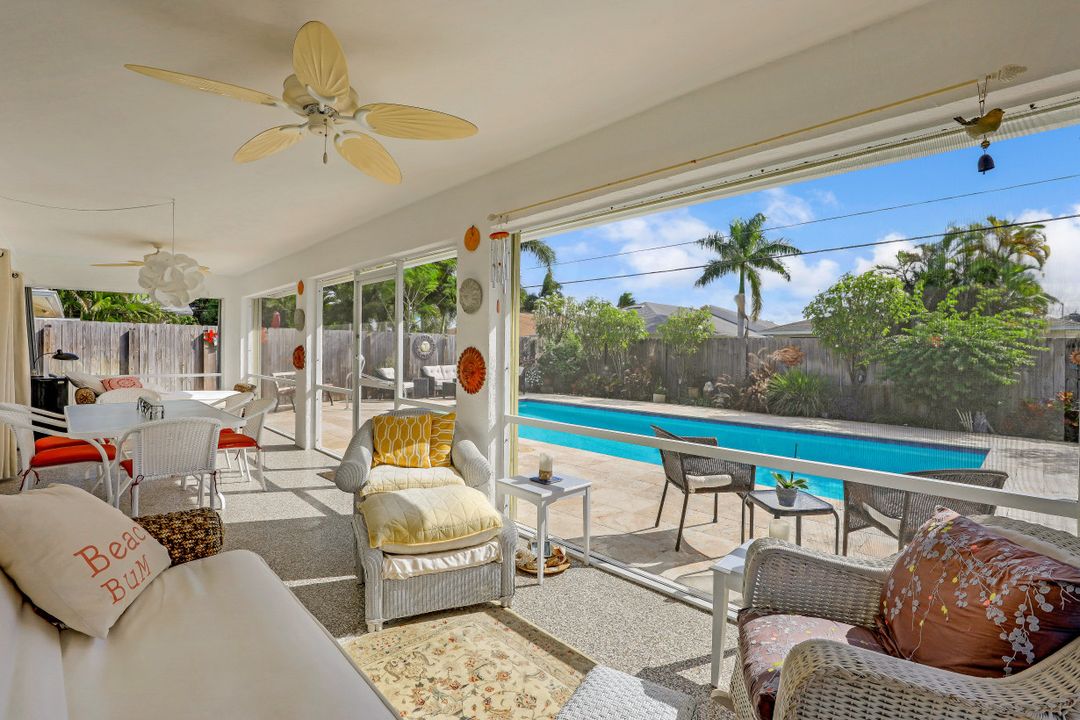 562 100th Ave N, Naples, FL 34108