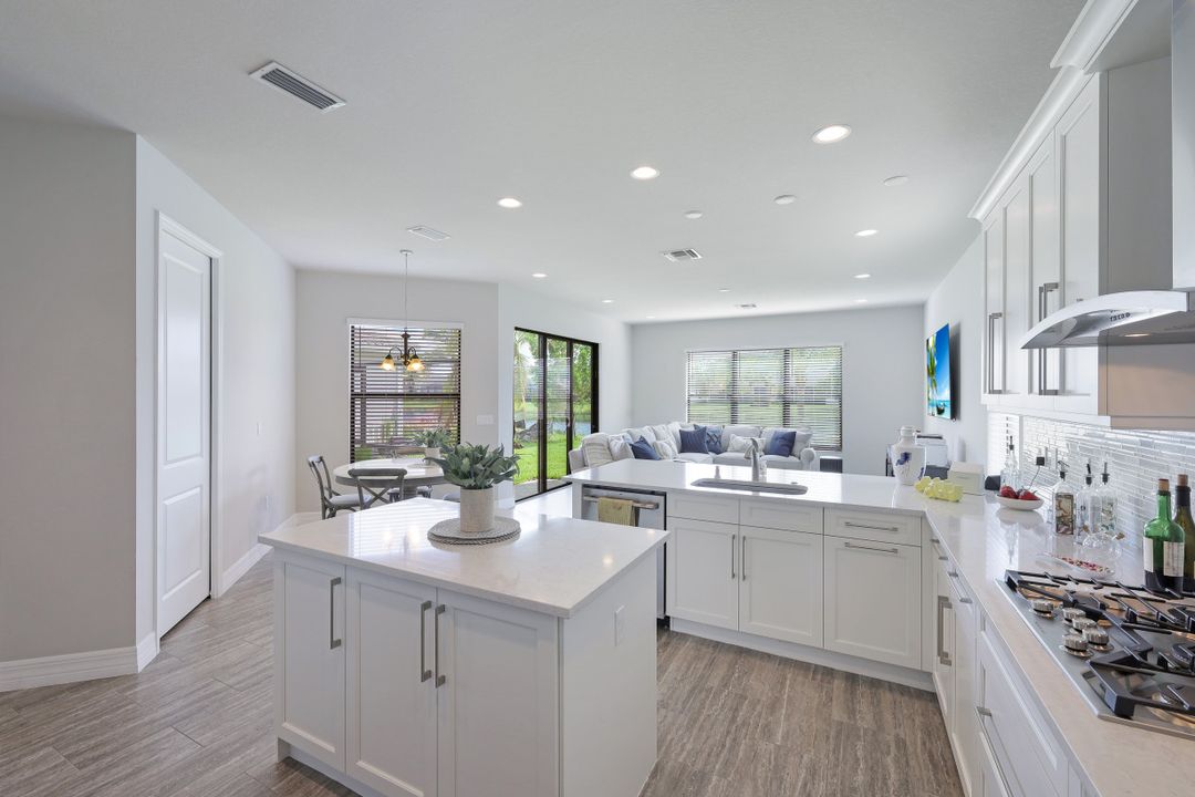 4478 Kensington Cir, Naples, FL 34119