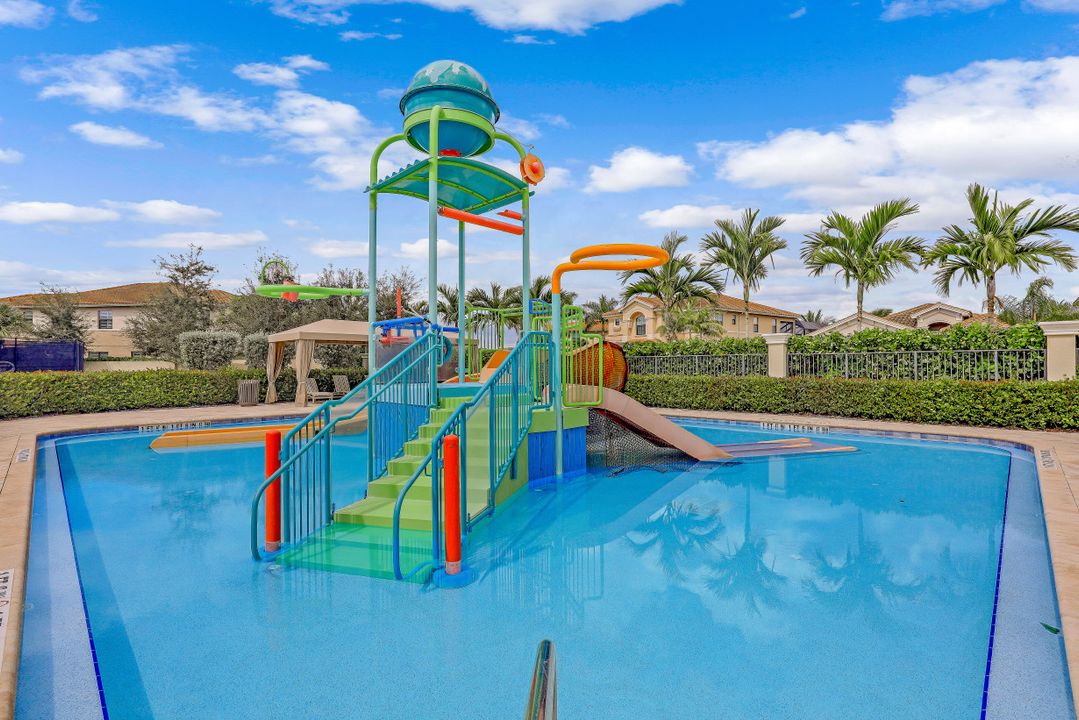 13395 Silktail Dr, Naples, FL 34109