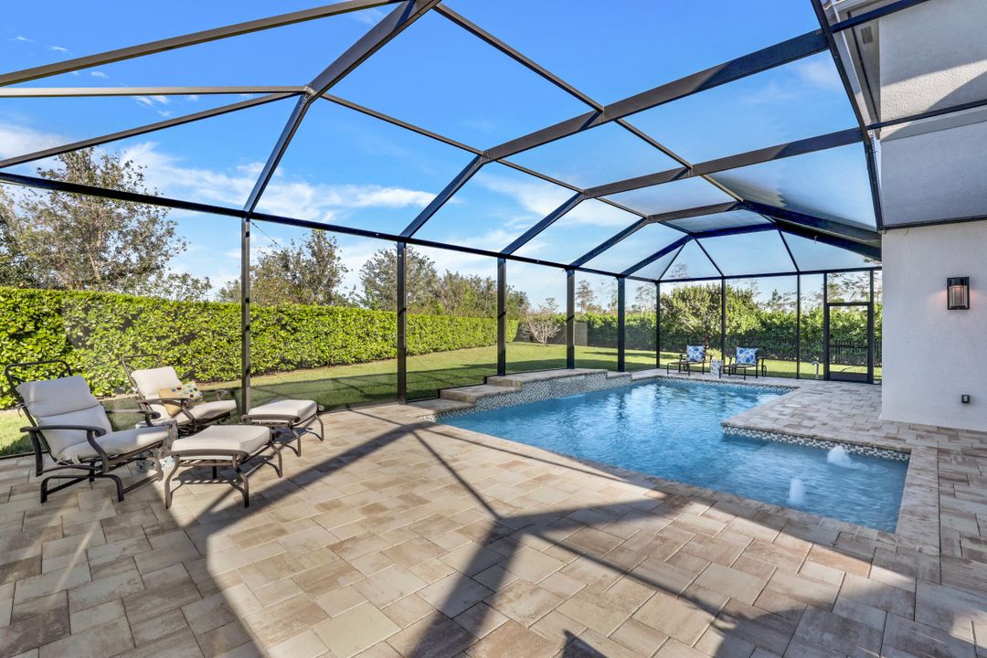 2827 Thunder Bay Circle, Naples, FL 34119