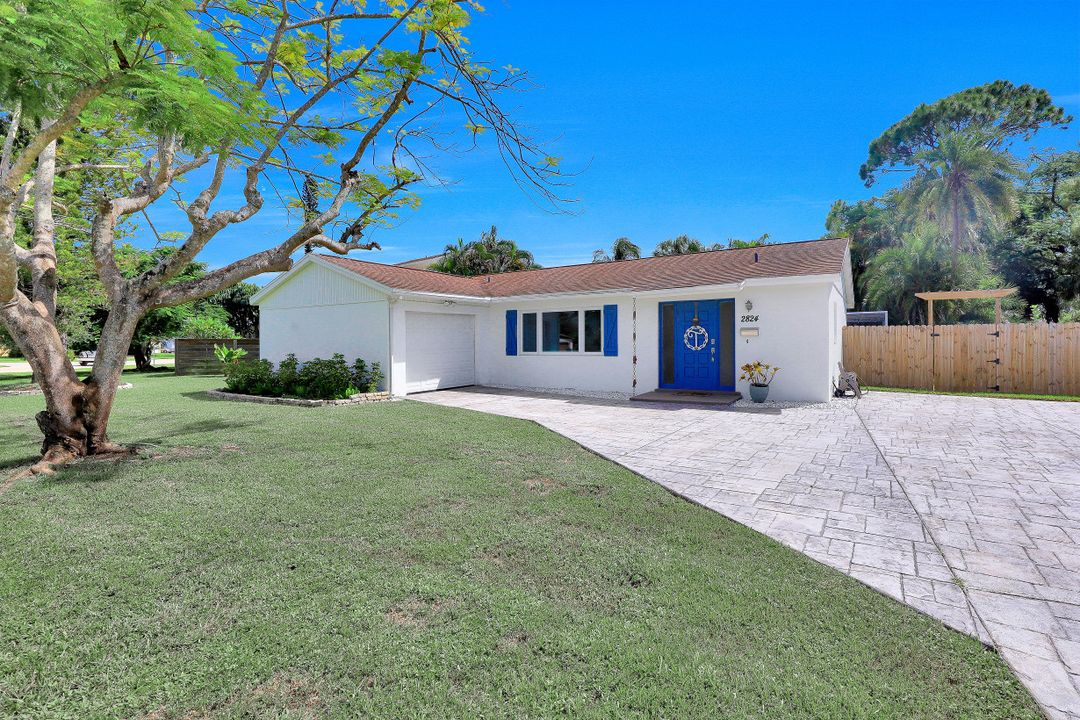 2824 Poinciana St, Naples, FL 34105