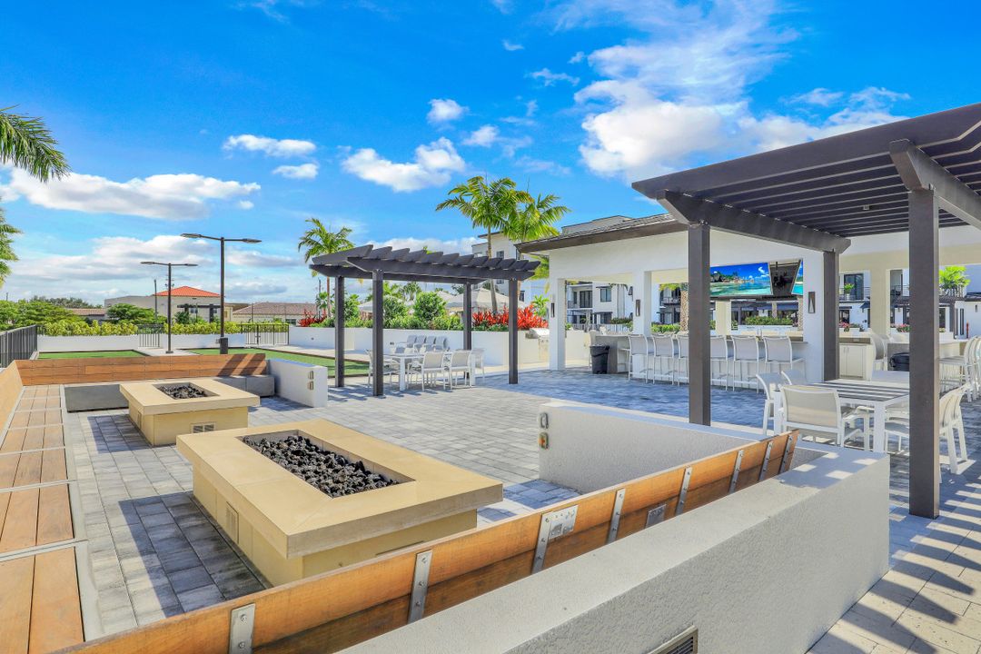 1111 Central Ave #402, Naples, FL 34102