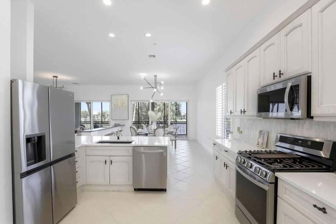 9263 Museo Cir #204, Naples, FL 34114