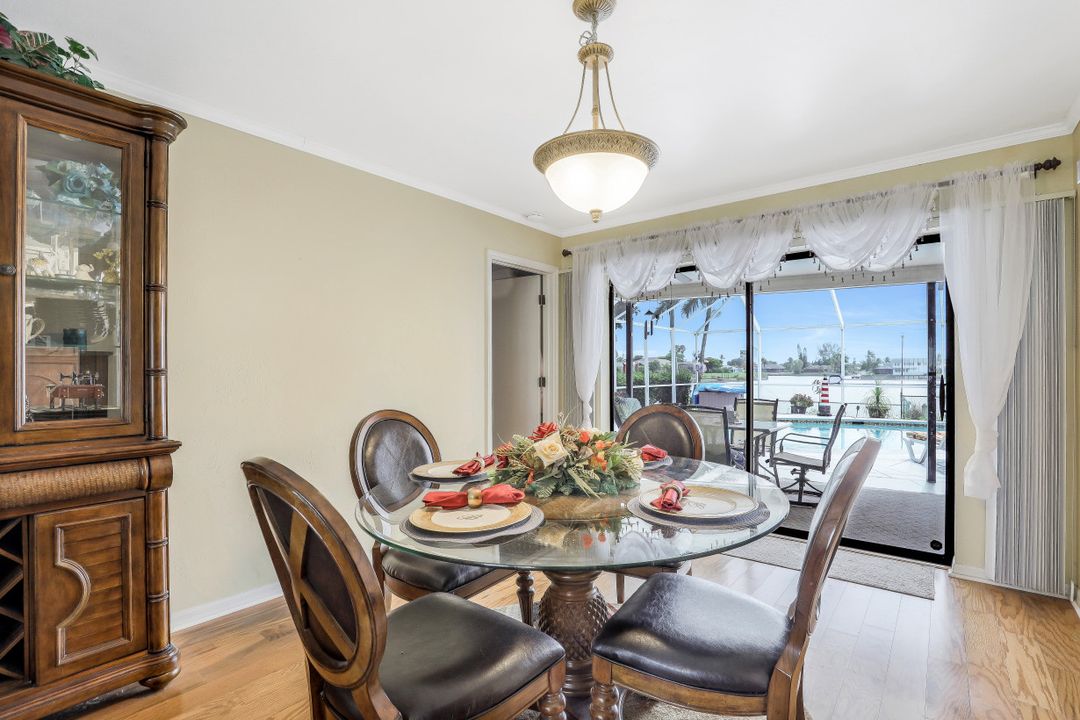 28 SE 12th Ave, Cape Coral, FL 33990