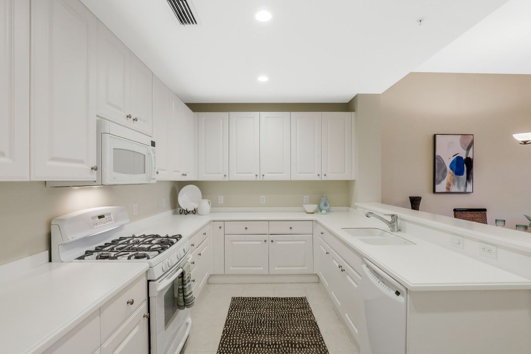 9205 Museo Cir #103, Naples, FL 34114