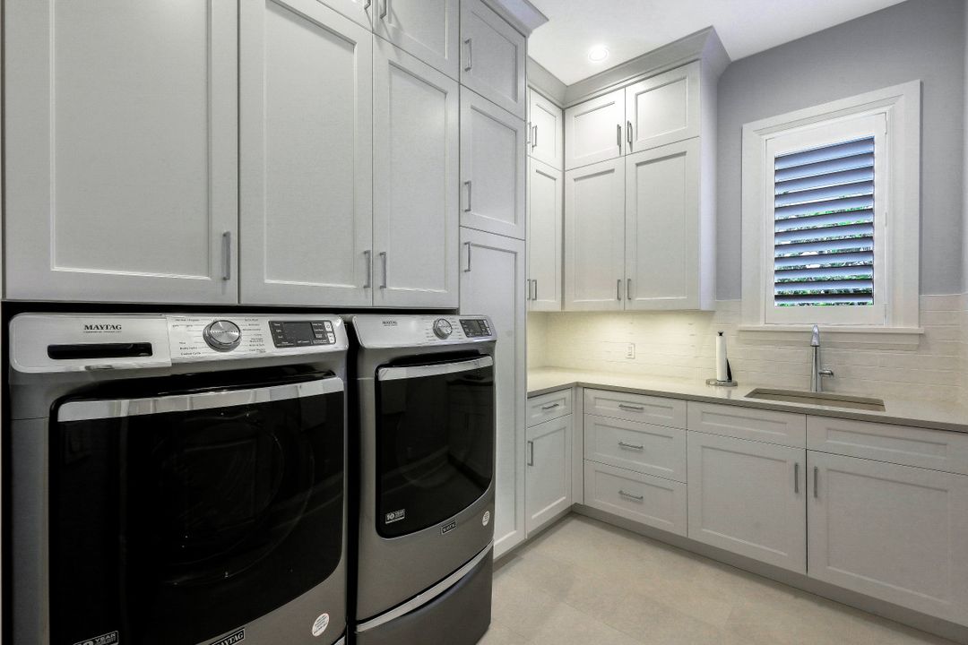 261 Hideaway Cir N, Marco Island, FL 34145