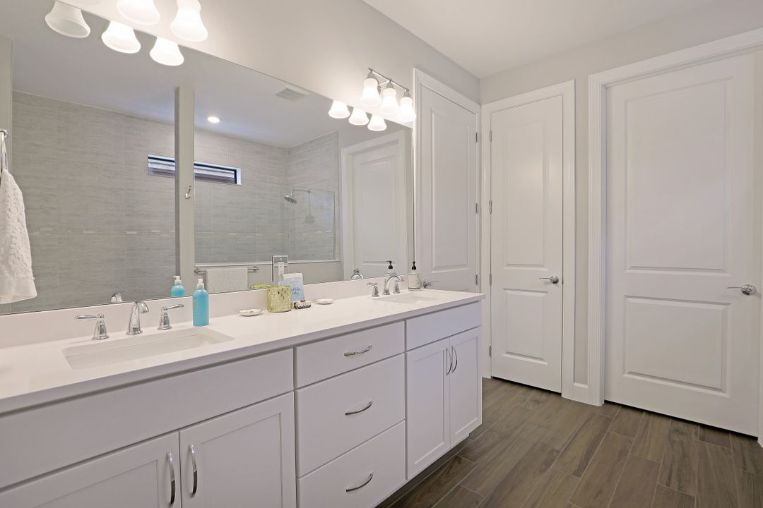 19332 Aqua Shore Dr, Fort Myers, FL 33913