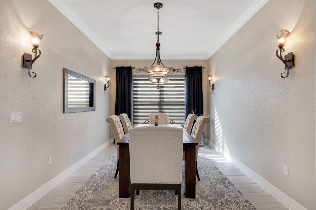 3370 Baltic Dr, Naples, FL 34119