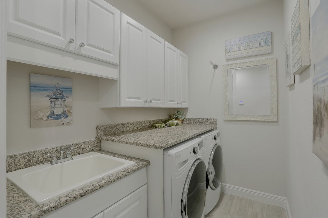 10030 Florence Cir, Naples, FL 34119