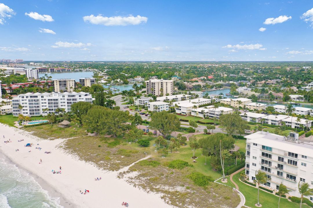 3070 Gulf Shore Blvd N #104, Naples, FL 34103