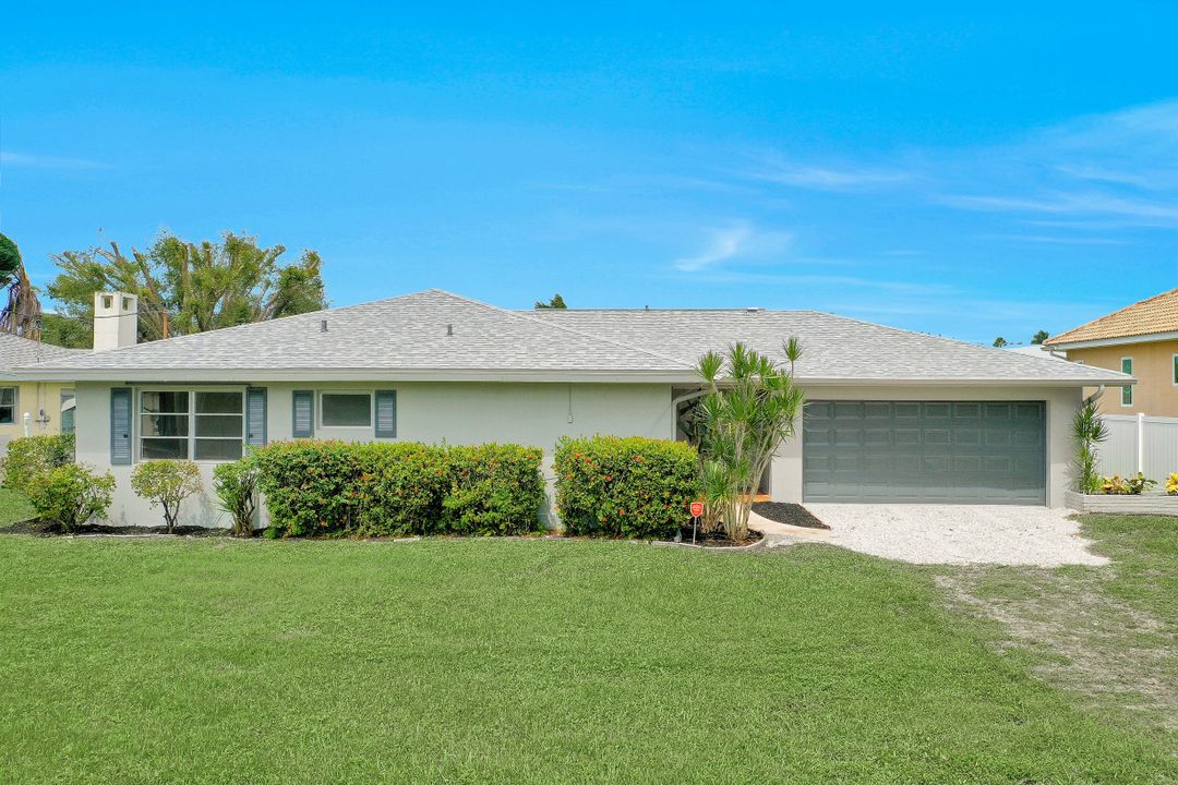 825 Lucerne Pkwy, Cape Coral, FL 33904