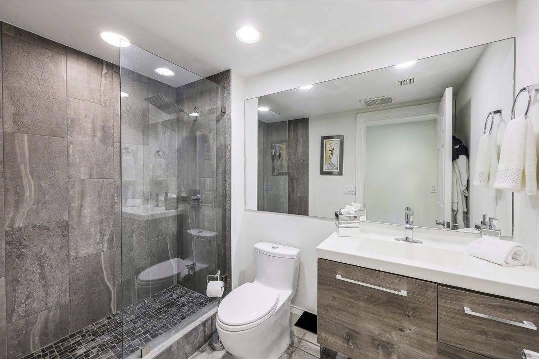 2748 Tiburon Blvd E #304, Naples, FL 34109