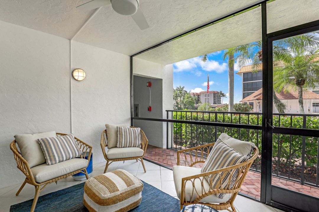 2900 Gulf Shore Blvd N #102, Naples, FL 34103